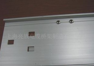 金屬橋架在擦拭過程中不能有（yǒu）劃（huá）傷