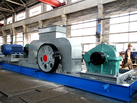 透輝石（shí）對（duì）輥式（shì）破碎機