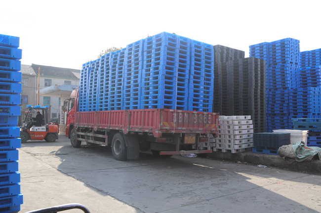 廢舊（jiù）塑料托（tuō）盤銷（xiāo）售